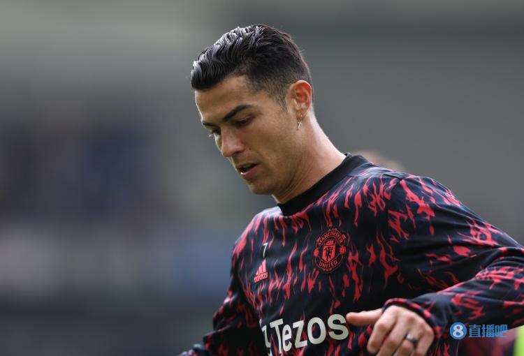 世体：C罗还在两年保护期，曼联球员单方违约可能被FIFA处罚